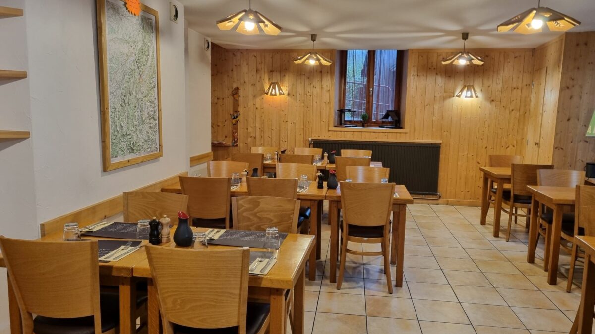 La salle de l’auberge L’Herbe Tendre